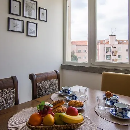 Pear Tree Pasteur * Lisboa